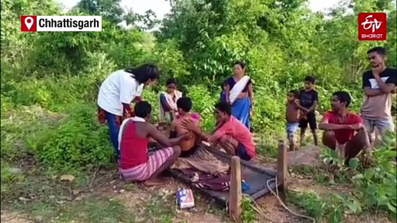 Villagers Carry Patient 4 Kilometres On A Cot In Dantewada