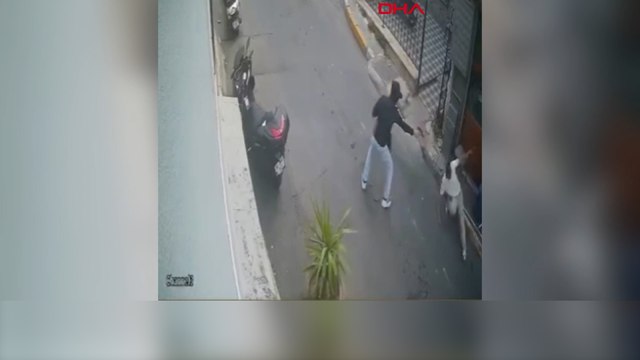 Beyoğlu'nda kıraathane önünde silahlı saldırı kamerada