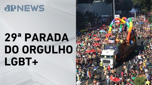 Parada LGBT+ lota Avenida Paulista, em São Paulo