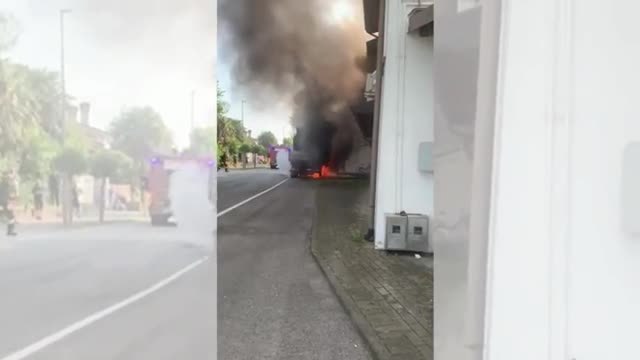 Incendio a San Michele al Tagliamento, a fuoco il ristorante alla Vecchia Fattoria di Bibione