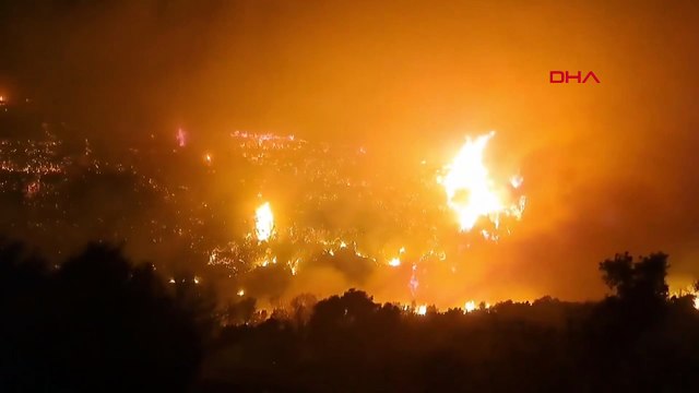 Sakız Adası’nda orman yangını nedeniyle çok sayıda köy tahliye edildi