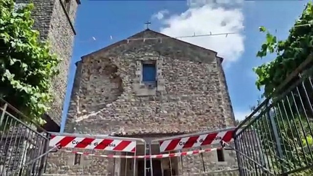 Cireglio (Pistoia), nella notte crolla parte della facciata della chiesa