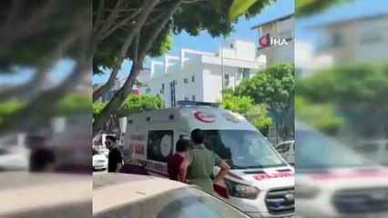 Alevlerin sardığı evde can pazarı: Kedisini bir saniye bile bırakmadı