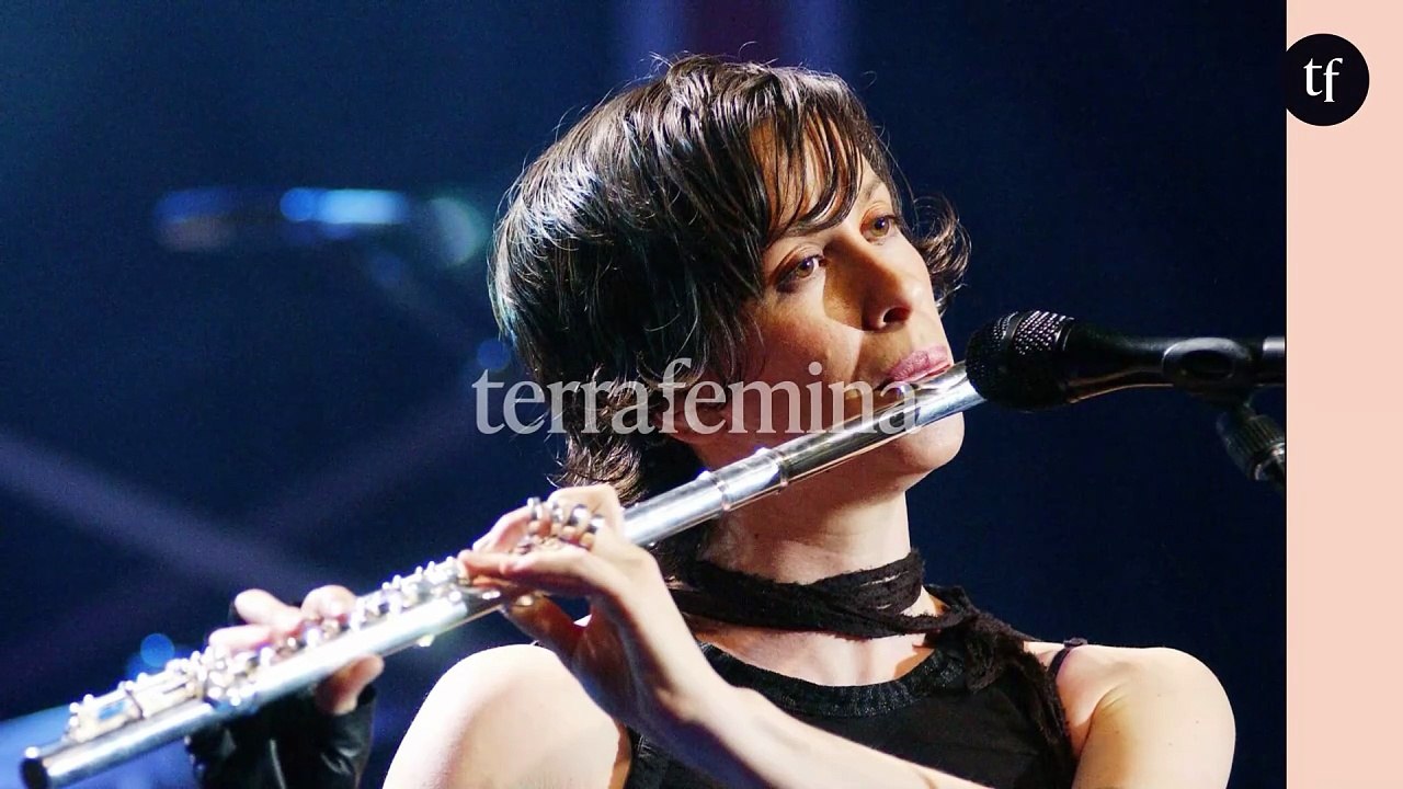 "Si les mecs ne peuvent pas te ba*ser..." : cette chanteuse culte des années 90 dénonce la tendance du milieu à "hyper sexualiser" les jeunes femmes