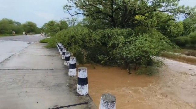 थानागाजी क्षेत्र में दो घंटे झमाझम बारिश, कई गांवों में नदी-नालों में उफान