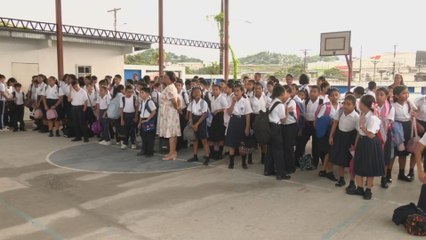 Agnes de Cotes advierte que, de no producirse un retorno masivo de docentes, el año escolar 2025 corre peligro