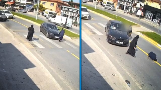 Sakarya'da otomobilin yayaya çarpma anı güvenlik kamerasında