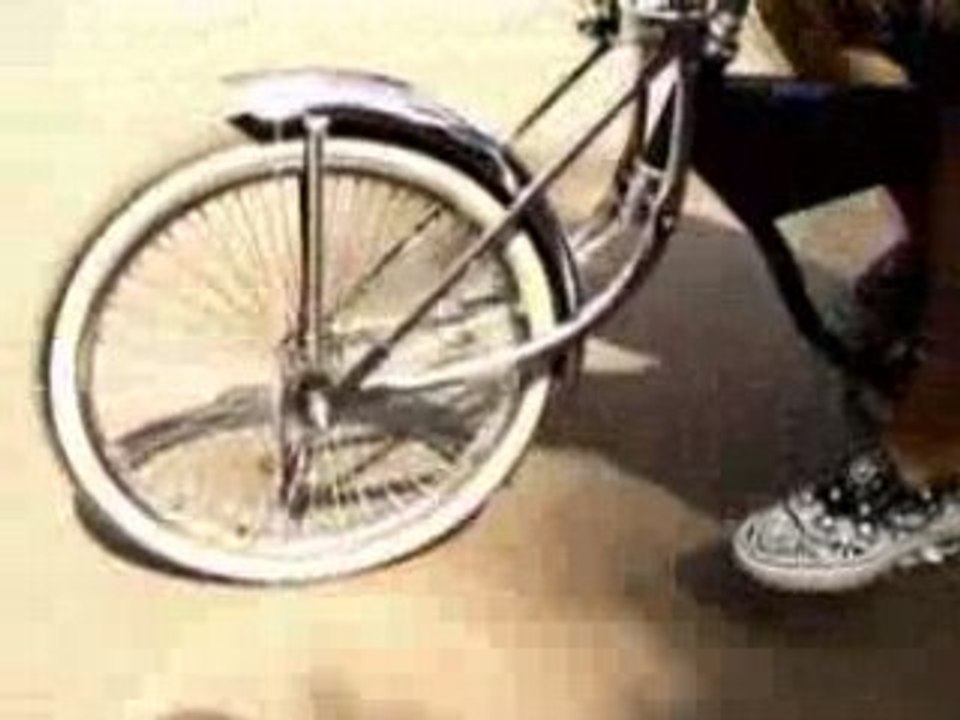 EASTRIDDAZ LOWRIDER POUR PUNCHLINE MAGAZINE