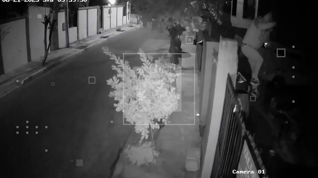 VIDEO: Así delincuentes roban bicicletas trepando muros en Cochabamba