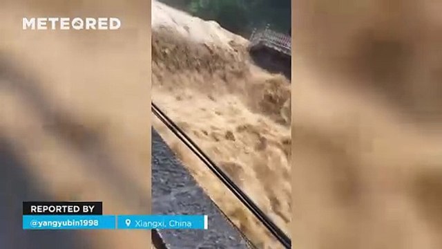 Heavy rains and flooding in Xiangxi, China! It's the worst flood in 60 years