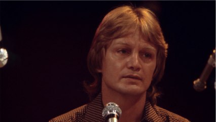 GALA VIDEO - Claude François : son fils “millionnaire” grâce à ses chansons ? Il apporte une nuance sur ses finances…