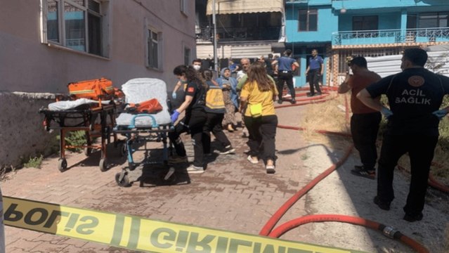 Kocaeli'de apartman yangını; mahsur kaldılar