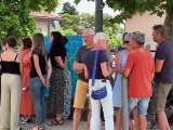Occupation d'une école par les parents à Saint-George-Haute-Ville - Reportage TL7 - TL7, Télévision loire 7