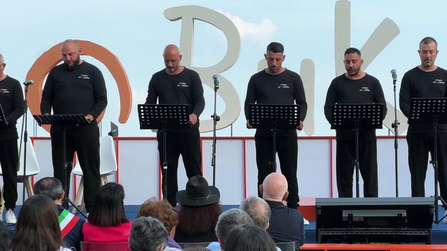 Taobuk: quando il teatro abbatte i confini, i detenuti/attori del piccolo teatro di Shakespeare emozionano il ministro Nordio