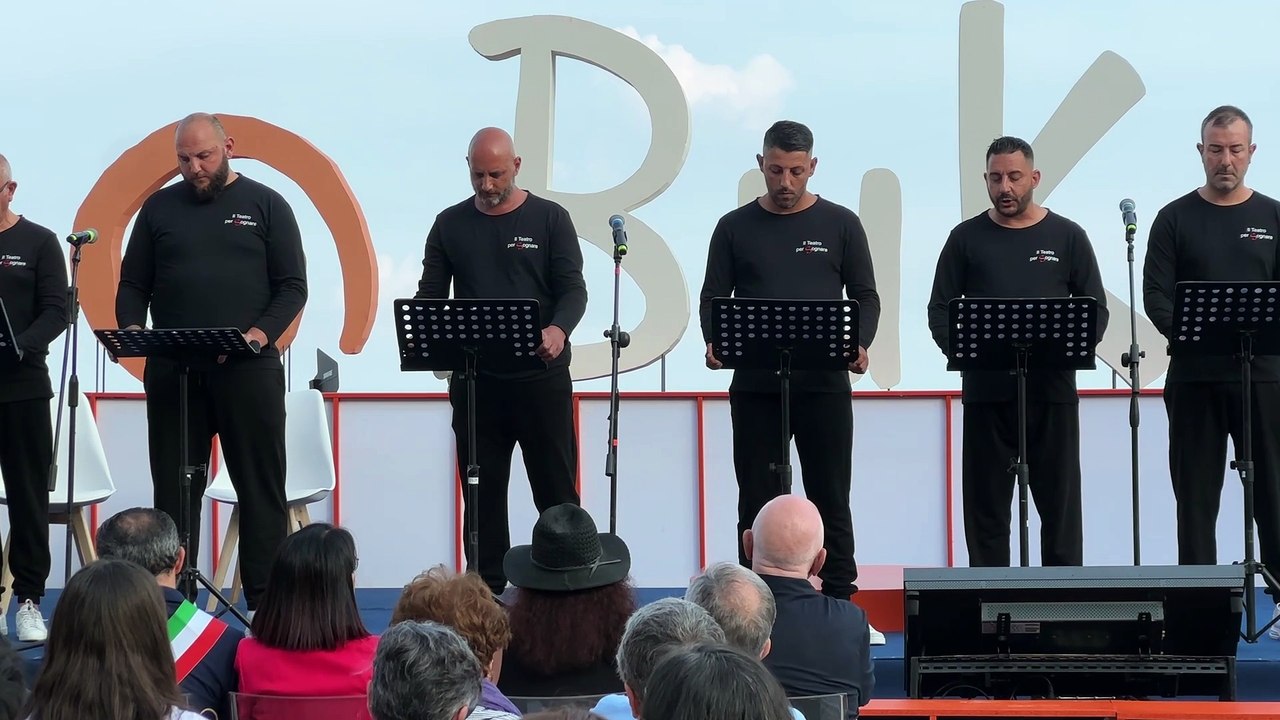 Taobuk: quando il teatro abbatte i confini, i detenuti/attori del "piccolo teatro di Shakespeare emozionano il ministro Nordio