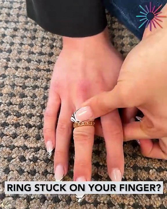 The easiest way to remove a stuck ring 💯💍