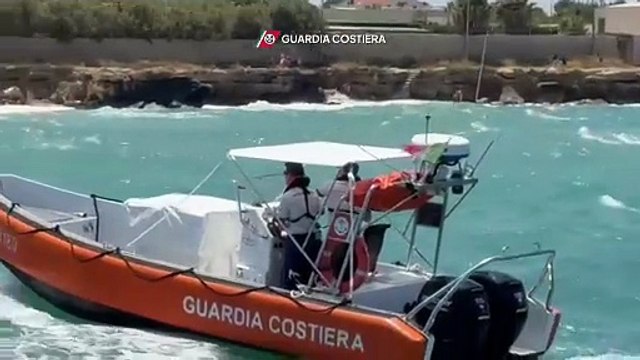 Rescue Swimmer soccorre due ragazzi bloccati in mare a Bari (23.06.25)