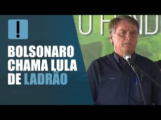 Em solenidade de entrega de títulos, Bolsonaro chama Lula de ladrão