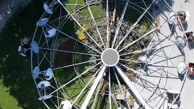 Lecco, la ruota panoramica crollava e la gente si faceva i selfie