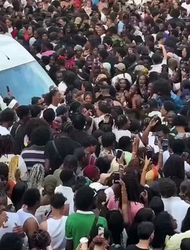 Fête de la musique à Paris : La capitale de la France ressemble à tout, sauf à la France.