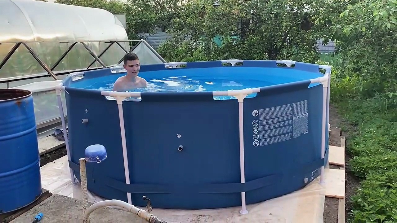 Me bassejnyn! Je suis dans la piscine!