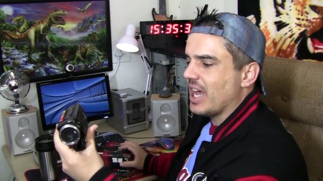 JVC HD EVERIO GZ-R10BAG QUAD PROOF camcorder: Film underwater without any waterproof casing!