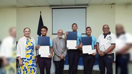 Fundación DAMA premia a estudiantes destacados de liceos