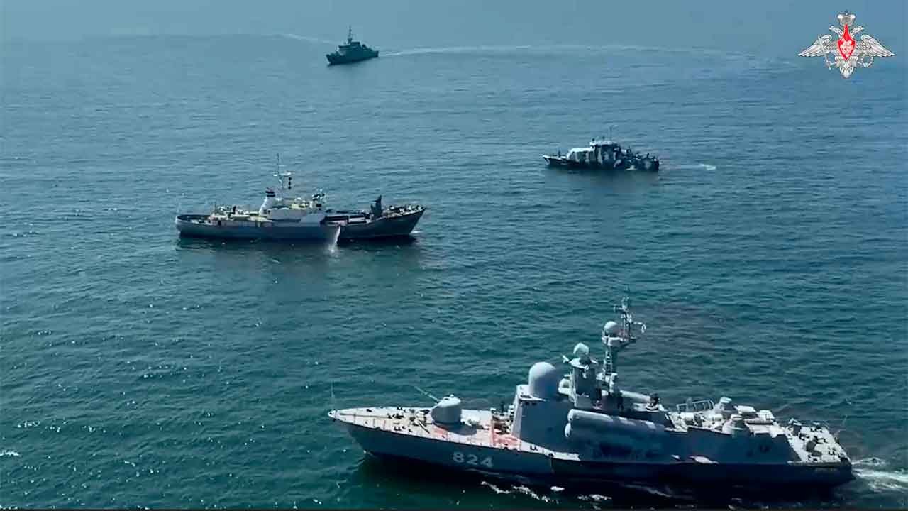 Video: Rusland simuleert vernietiging van vijandelijke vloot tijdens militaire oefening in de Oostzee