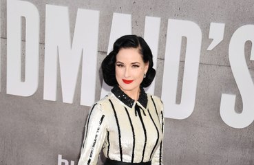 Dita Von Teese se sintió 'realmente incómoda' el día de su boda