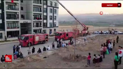 Hatay’da apartman çatısında çıkan yangın