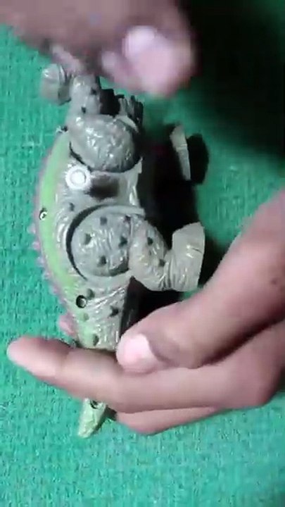 🤔प्लास्टिक डायनासोर का कर दिया क्या हाल 😄