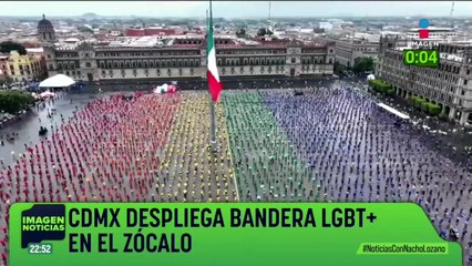La CDMX despliega bandera LGBTTTIQ+ en el Zócalo