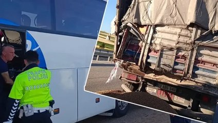 Afyonkarahisar’da yolcu otobüsü TIR’a çarptı: 9 yaralı