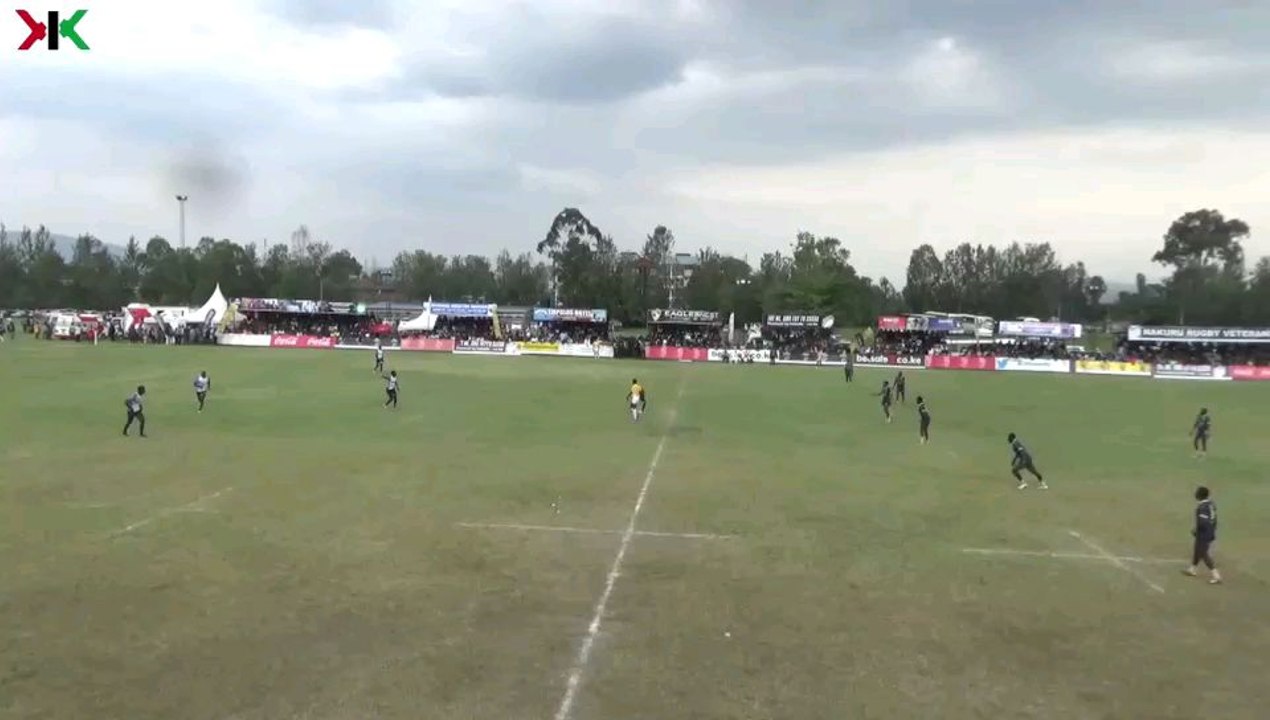 William Mwanji in MMUST colour s ,during the 2022 Prinsloo7s, taking on 5 out of the 7 available defenders on the way to the try box.