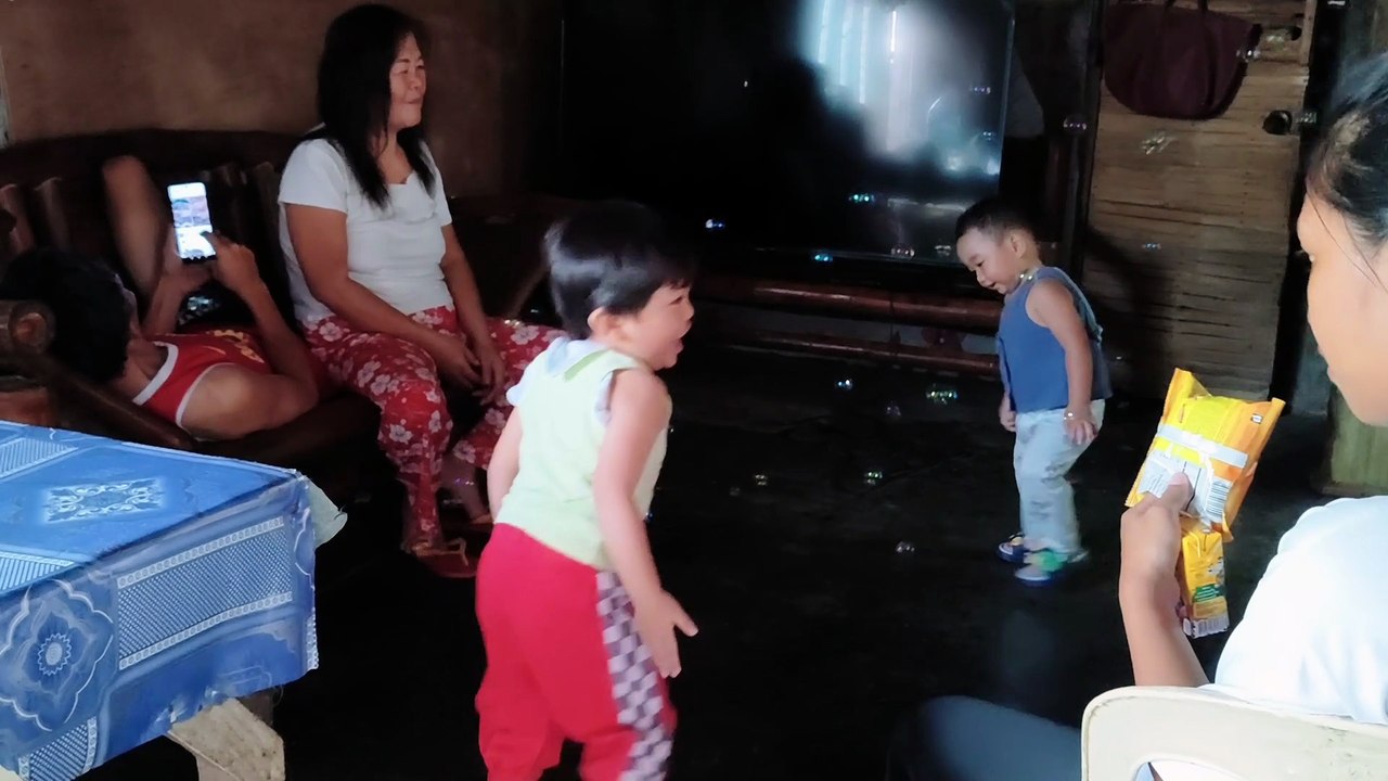 Nalingaw Silang Grey ug Isaiah Pagdakop Sa Bubbles