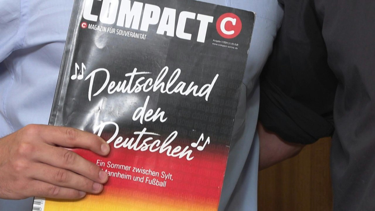 Rechtsextremistisches Compact Magazin darf weiter erscheinen