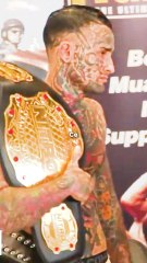 Ce combattant a fait une grosse erreur