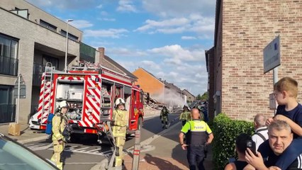 Deux maisons complètement détruites dans une explosion de gaz à Maasmechelen