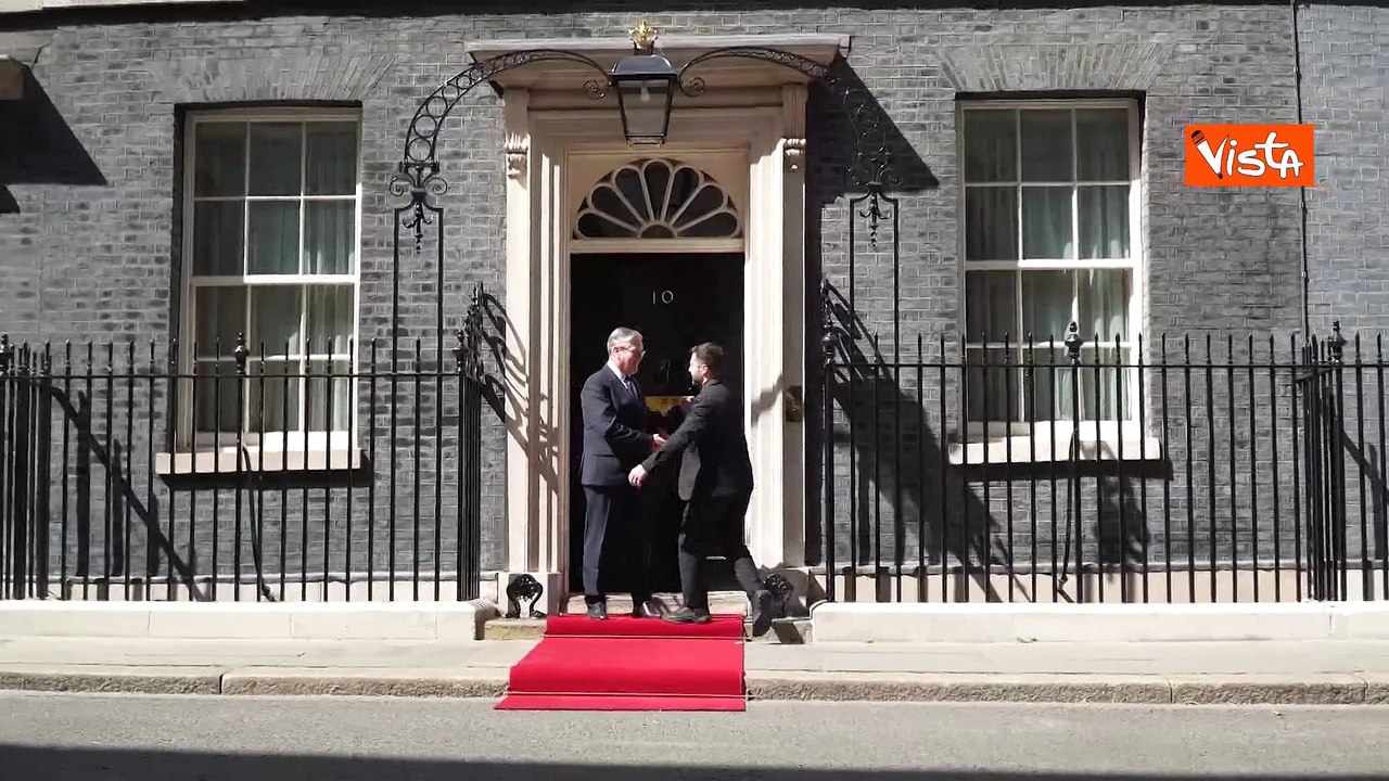 Zelensky a Londra ricevuto dal premier Starmer a Downing Street