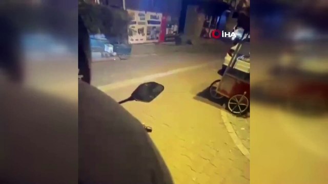 Avcılar'da silahlı saldırı anı kamerada: Biri kurşunladı, diğeri kaydetti!
