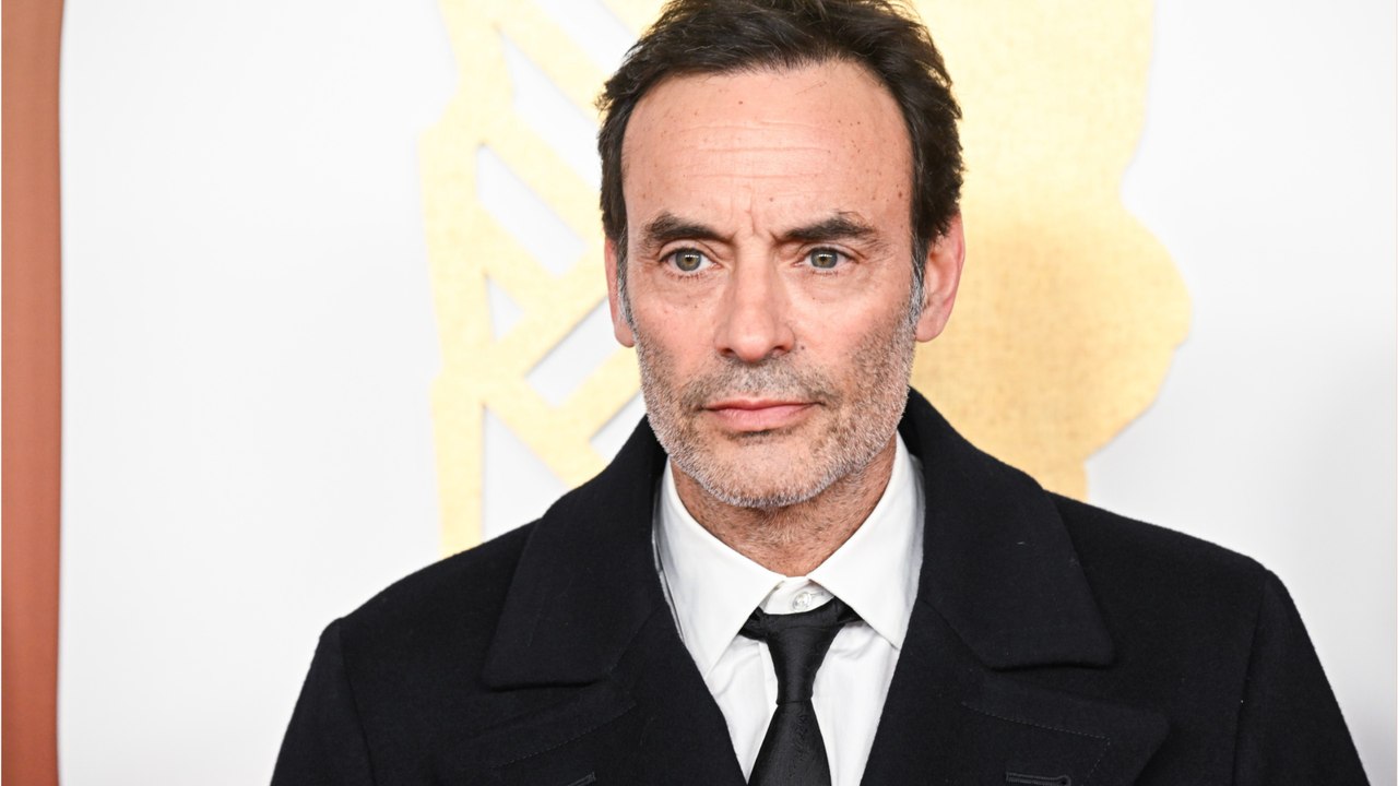 FEMME ACTUELLE - "J’ai eu la chance d’avoir quatre parents" : les confidences étonnantes d'Anthony Delon sur son enfance