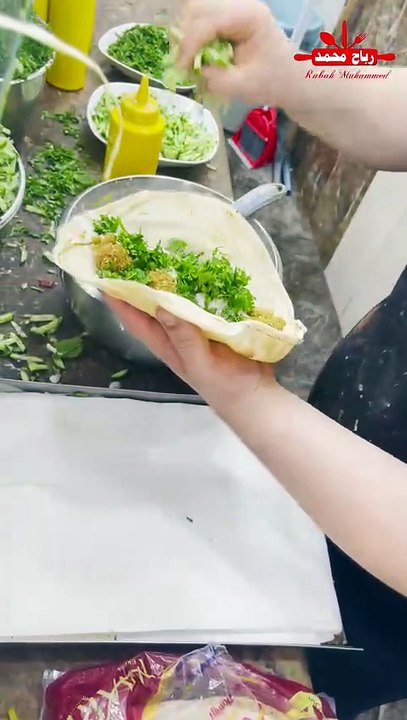 مين متلي بحب سندويشة الفلافل؟