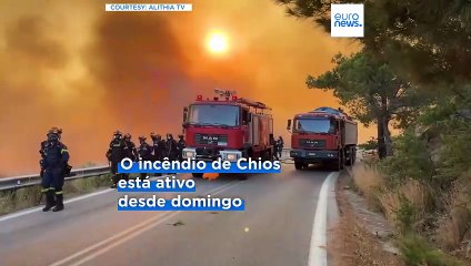 Chamas continuam a avançar na ilha grega de Chios