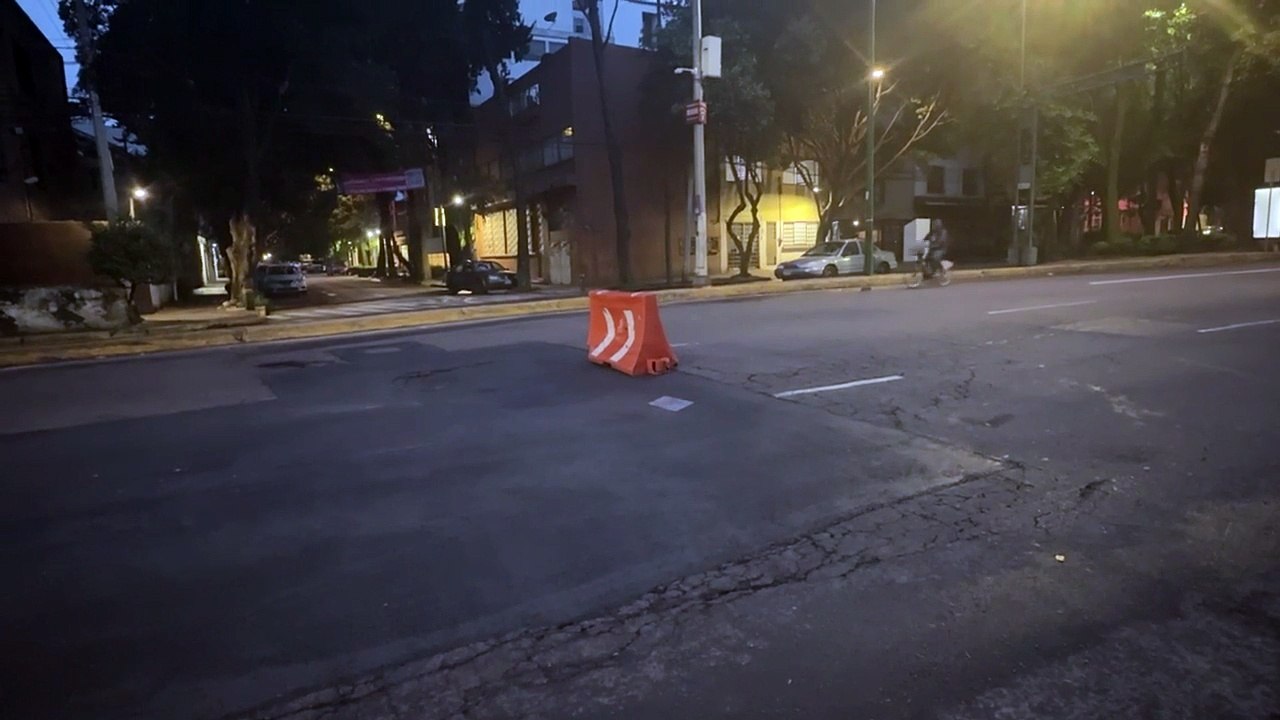 Se forma socavón en Eje 6 Sur a una semana de la reparación de mega fuga