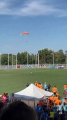 3 parachutistes finissent dans les arbres (Le Mans)