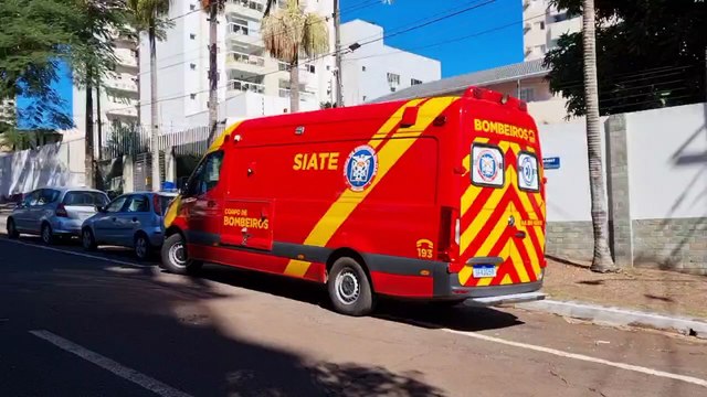 Mulher sofre queda e é socorrida pelo Siate no bairro Country