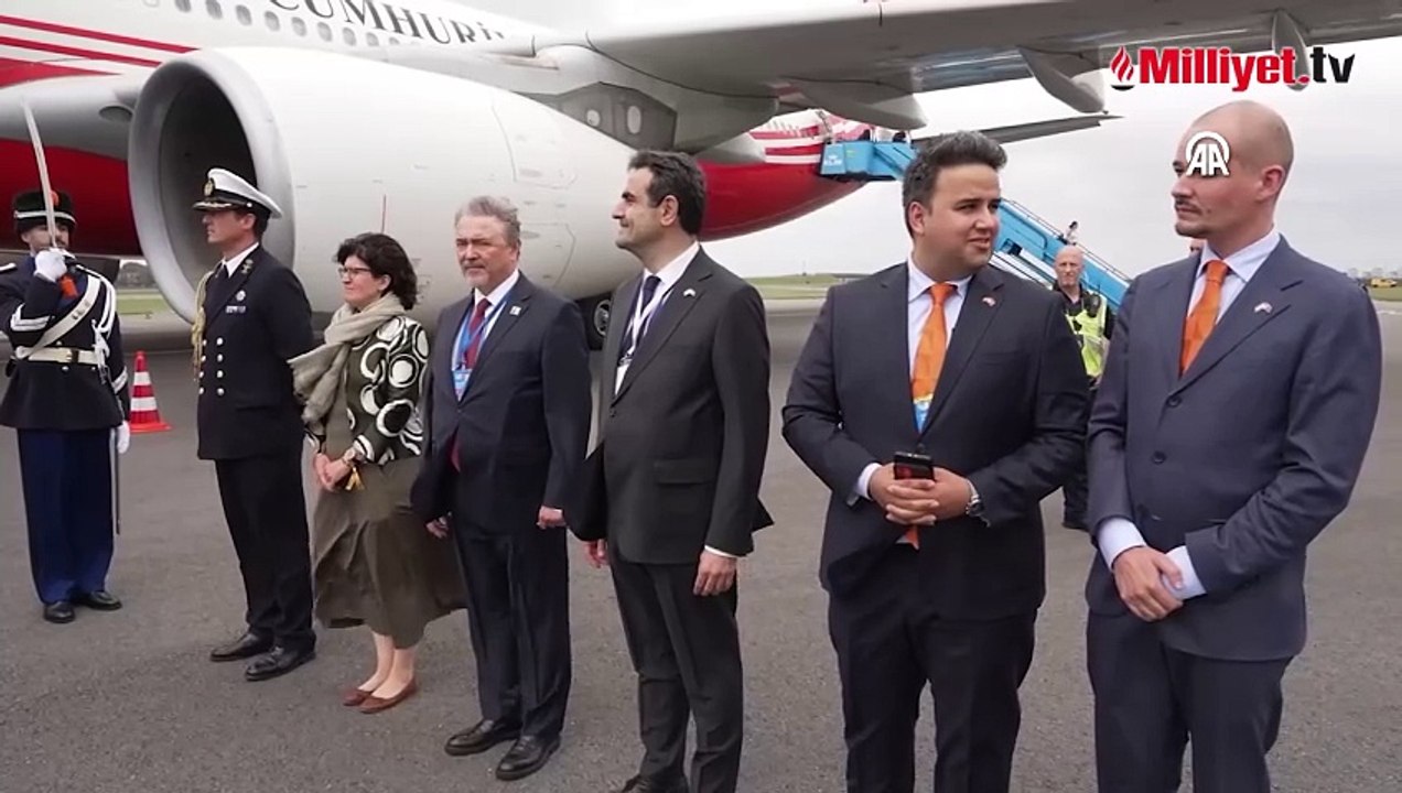 Cumhurbaşkanı Erdoğan özel uçak "TUR" ile Amsterdam'a geldi