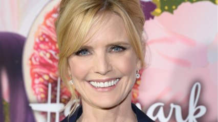 GALA VIDEO - Melrose Place : une star de la série culte divorce après 18 ans de mariage (1)