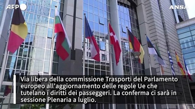 Voli low cost, altola' dell'Europa: il bagaglio a mano deve essere gratuito