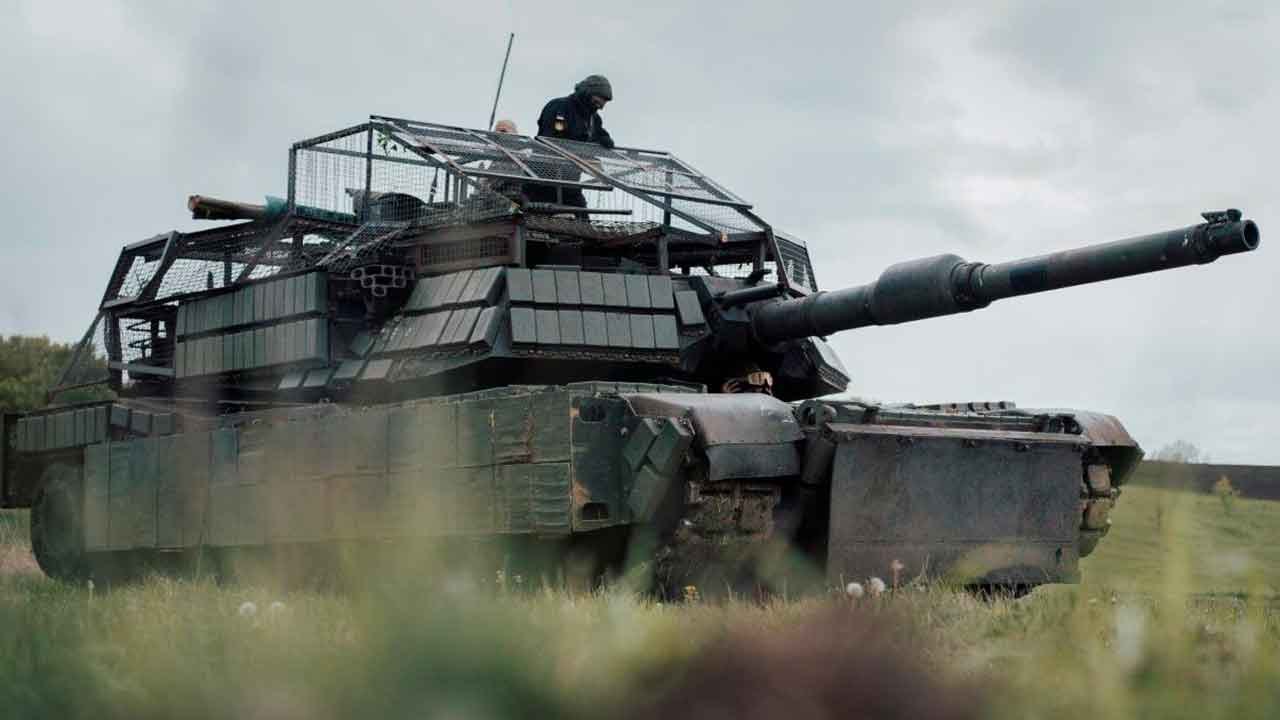 Ukrainischer Abrams-Panzer durch Lancet-Drohne in der Region Sumy zerstört